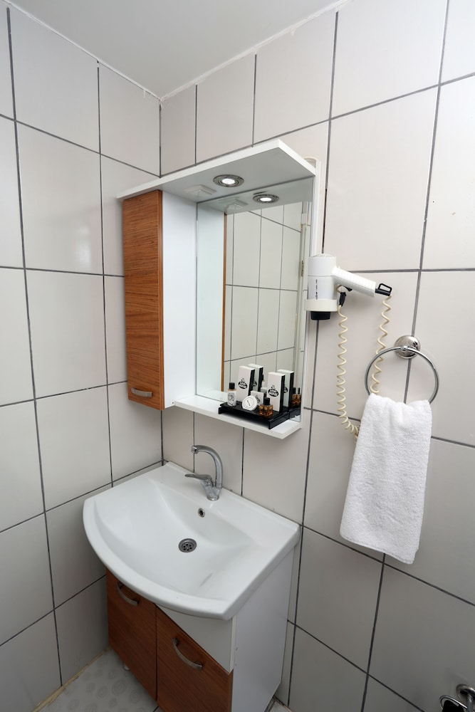 

Genova - Istanbul - Letter Hotel