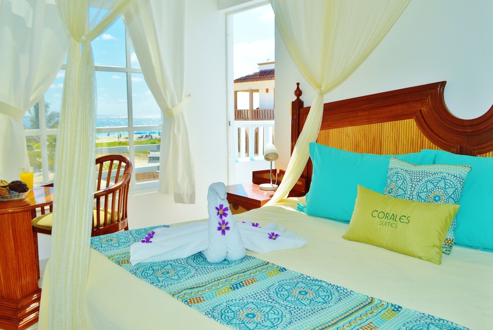 

Bologna - Puerto Morelos - Corales Suites