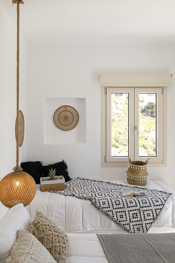 

Milano - Agiassos - Naxos Earth Suites