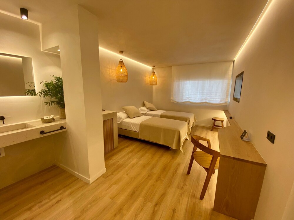 

Roma - Es Migjorn Gran - S´Estancia Suites