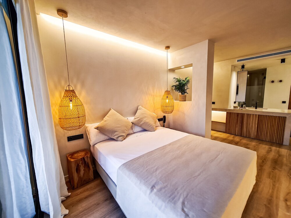 

Napoli - Es Migjorn Gran - S´Estancia Suites