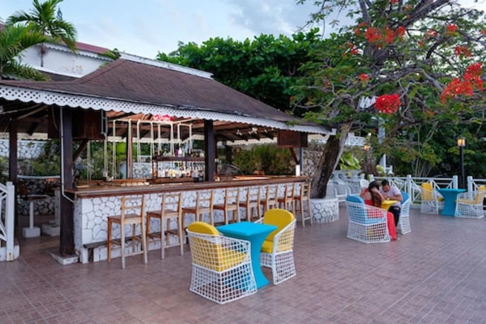 

Roma - Ocho Rios - Hibiscus Lodge