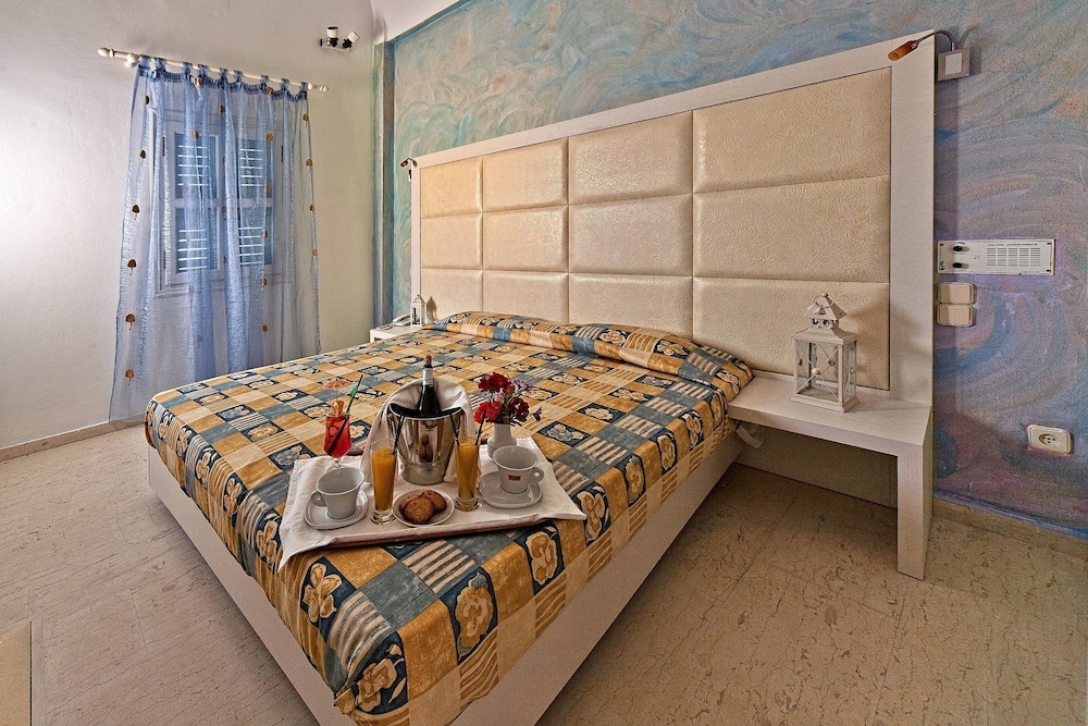 

Milano - Santorini-Akrotiri - Sellada Apartments