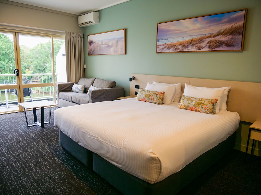 

Milano - Gold Coast - Nightcap at Hinterland Hotel Nerang