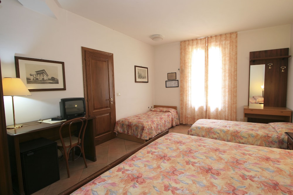 

Palermo - Volterra - Villa Nencini