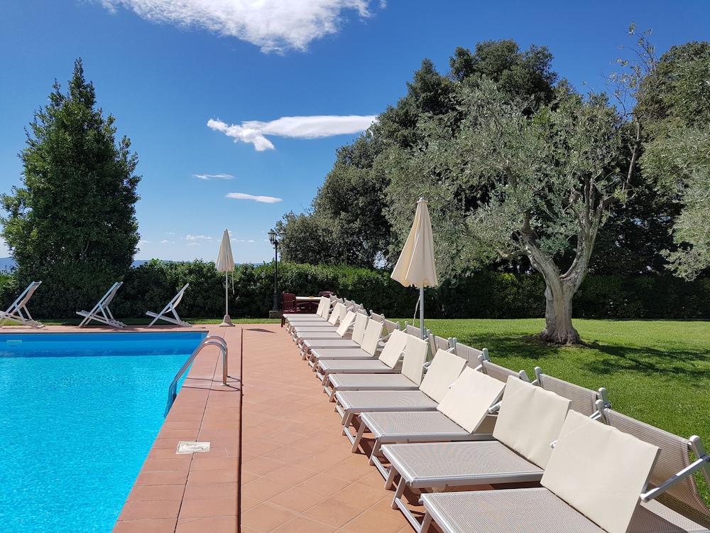 

Napoli - Volterra - Villa Nencini