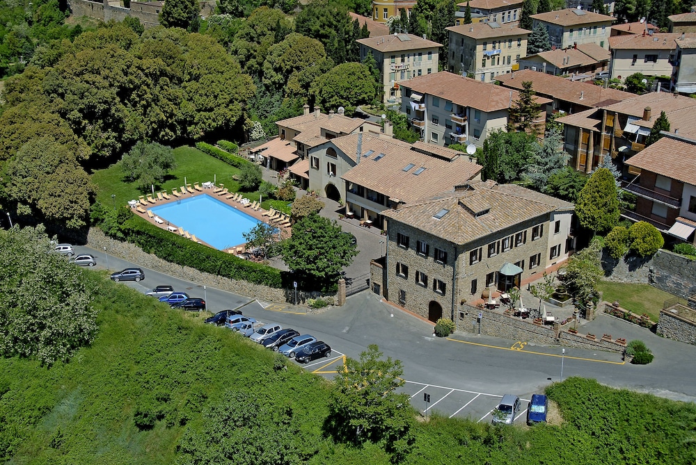 

Catania - Volterra - Villa Nencini