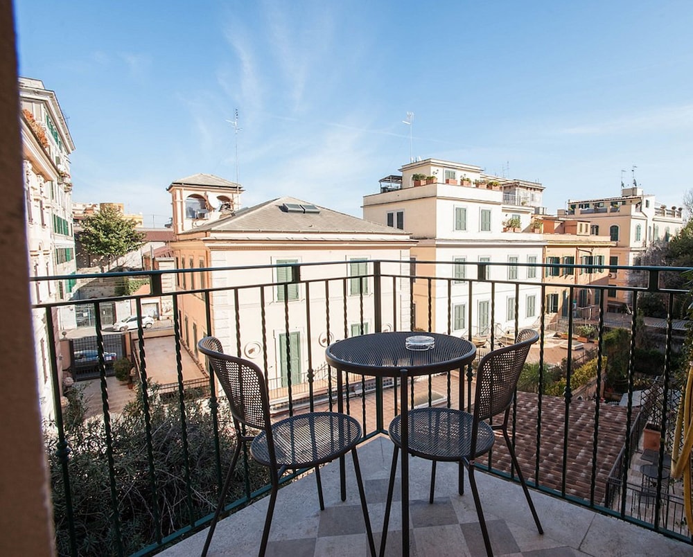 

Napoli - La Romanina - Hotel Donatello