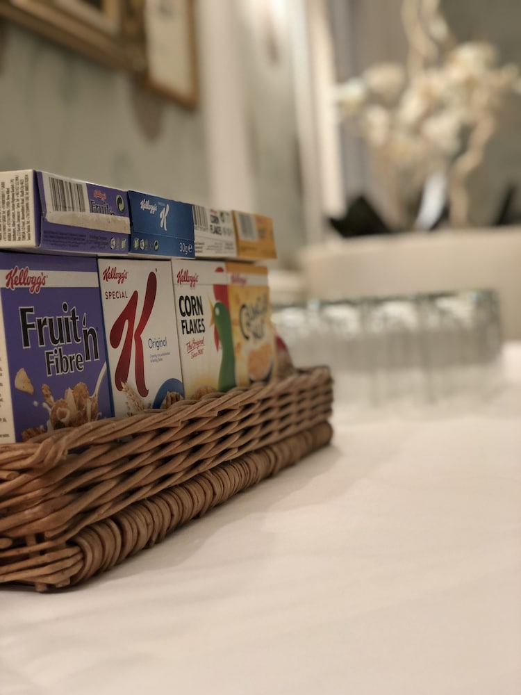 

Verona - Fleet - The Falcon Hotel