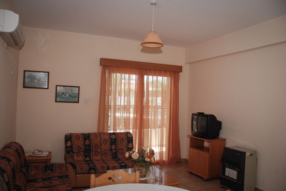 

Torino - Pissouri - Kotzias Beach Apartments