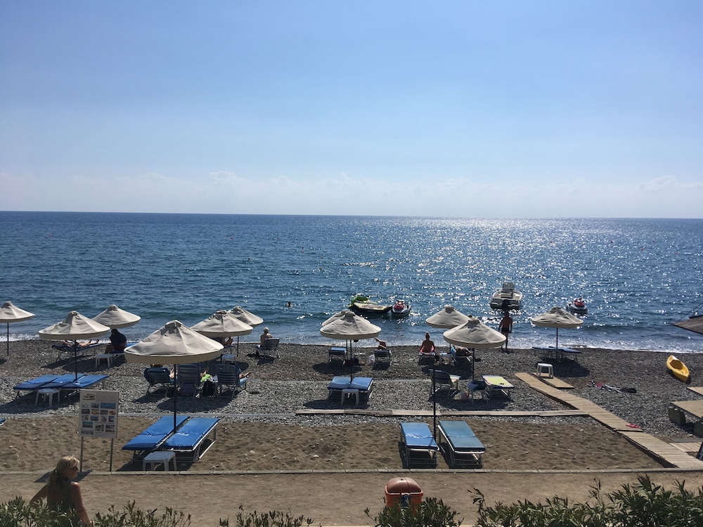 

Napoli - Pissouri - Kotzias Beach Apartments