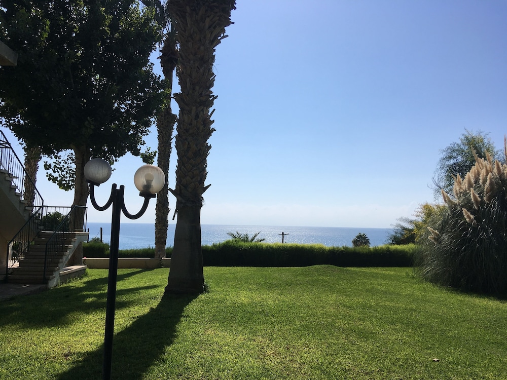 

Roma - Pissouri - Kotzias Beach Apartments