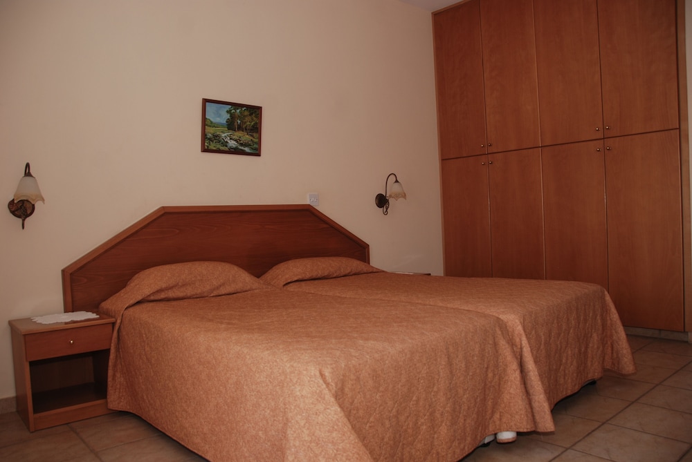 

Bologna - Pissouri - Kotzias Beach Apartments