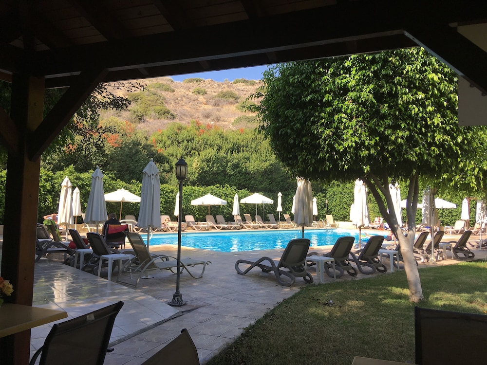 

Trieste - Pissouri - Kotzias Beach Apartments