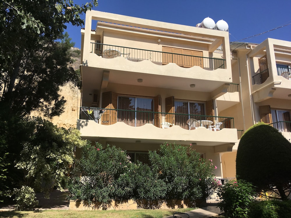 

Napoli - Pissouri - Kotzias Beach Apartments