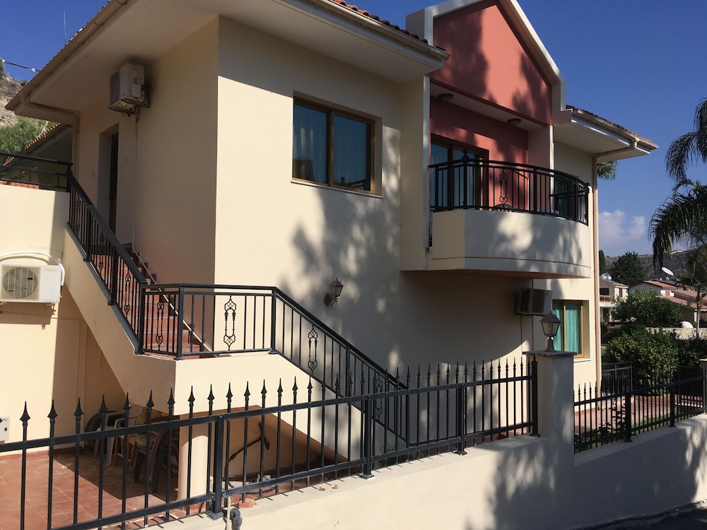 

Milano - Pissouri - Kotzias Beach Apartments