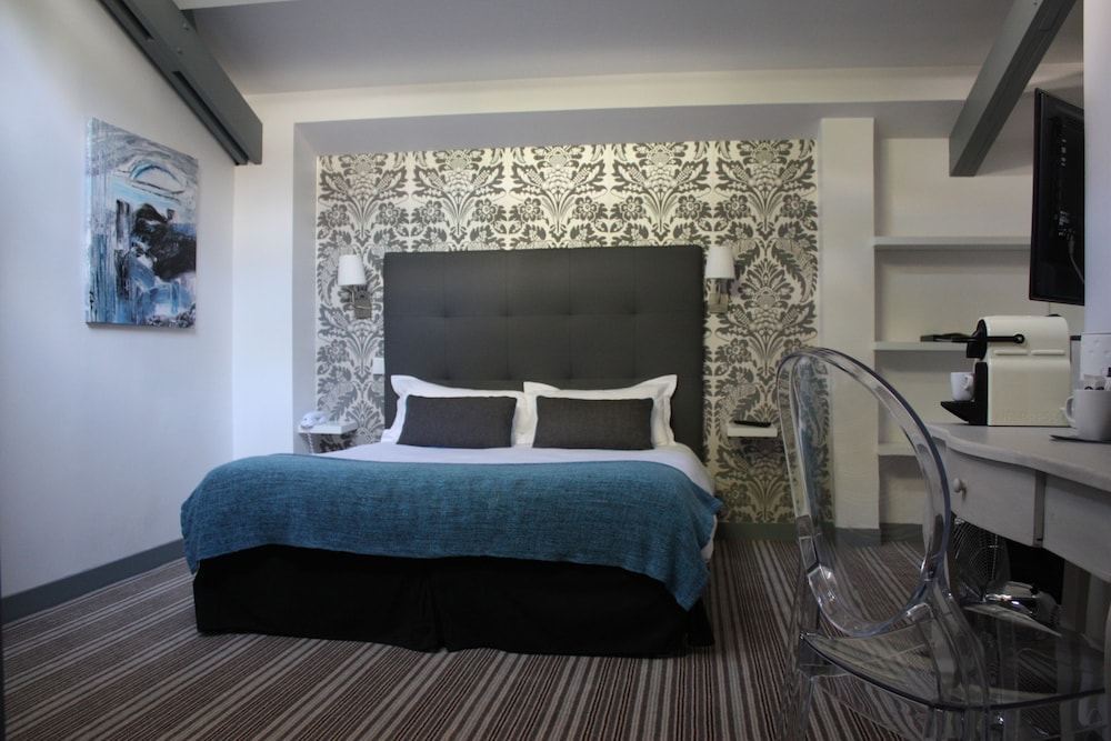 

Pisa - Suresnes - Hotel Dauphin