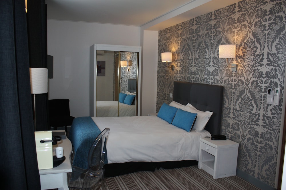 

Palermo - Puteaux - Hotel Dauphin