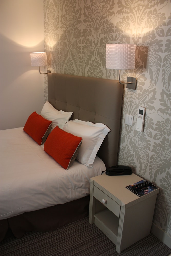 

Pisa - Suresnes - Hotel Dauphin
