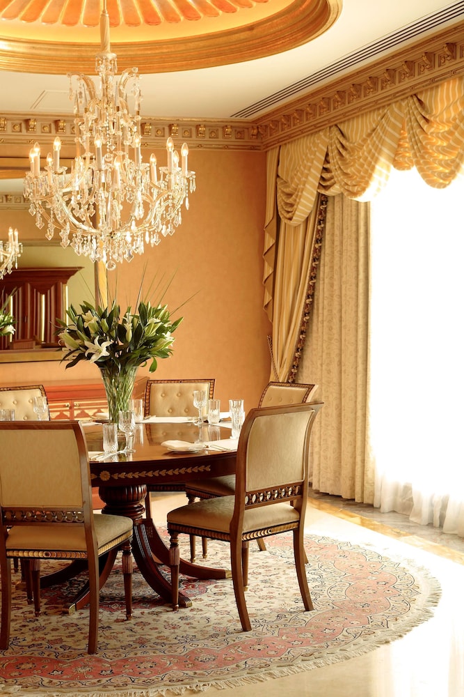 

Brindisi - Muscat - Grand Hyatt Muscat