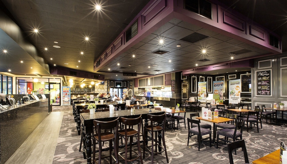 

Milano - Melbourne Aeroporto - Nightcap at Skyways Hotel