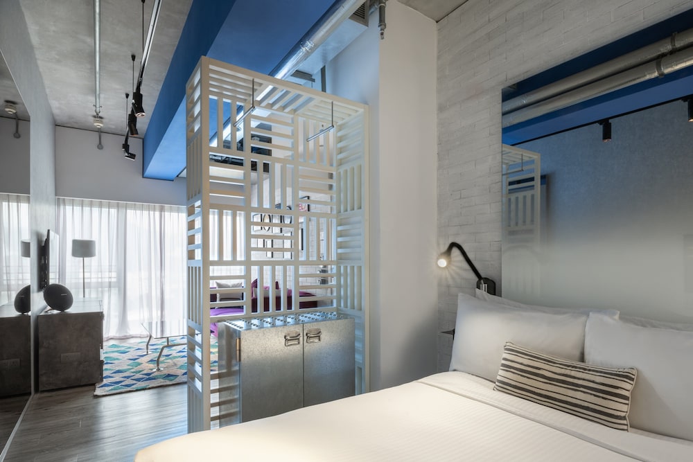

Milano - Lamma Island - Southside by Ovolo