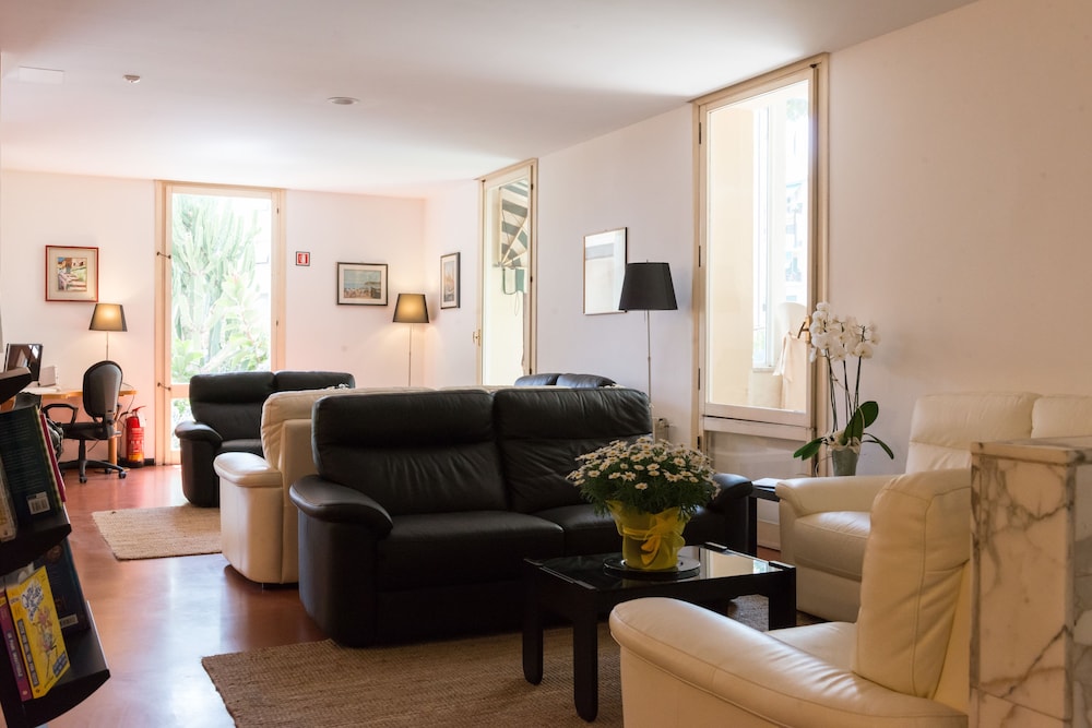 

Napoli - Savona - Coccodrillo Hotel & Apartments