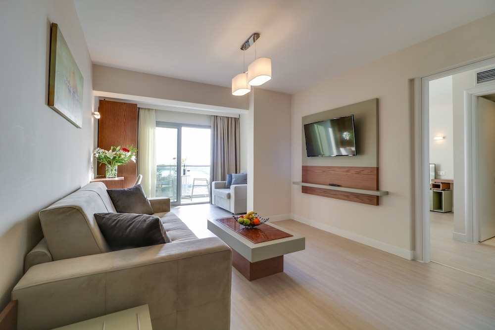 

Bologna - Vouliagmeni - Palace Hotel Glyfada