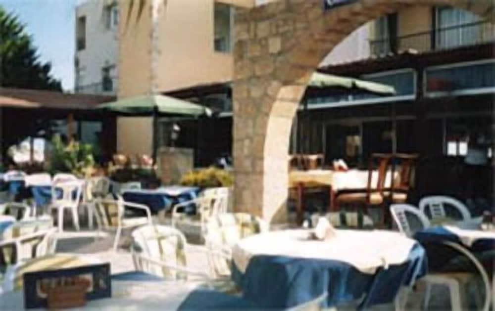 

Roma - Pegeia - Petsas Apartments