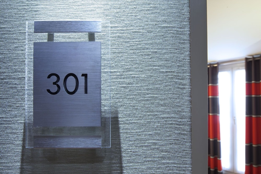 

Bari - Issy-les-Moulineaux - Beaugrenelle St-Charles Tour Eiffel