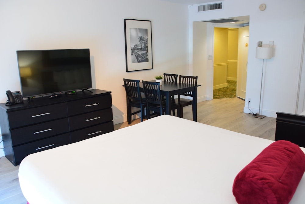 

Roma - Surfside - New Point Miami Beach Apartments
