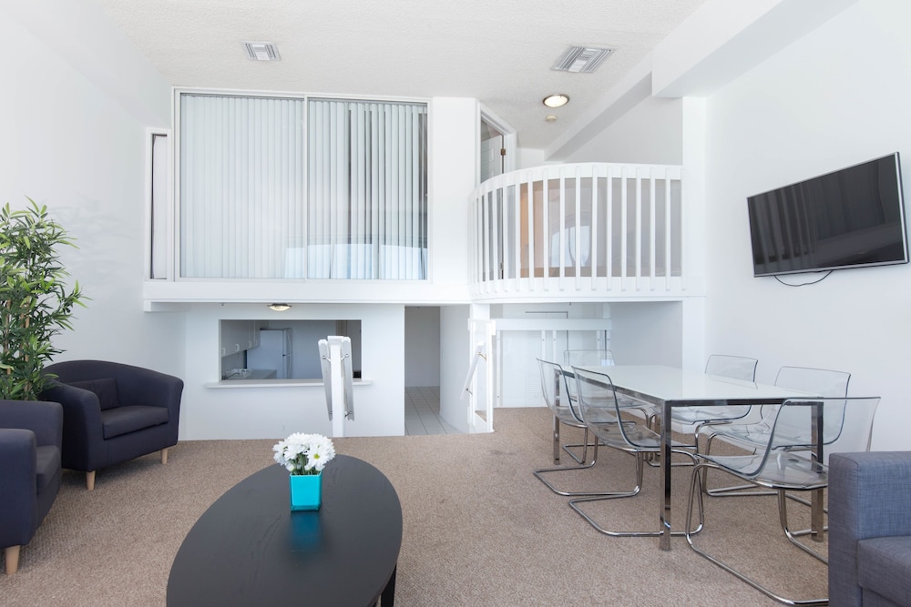 

Roma - Surfside - New Point Miami Beach Apartments