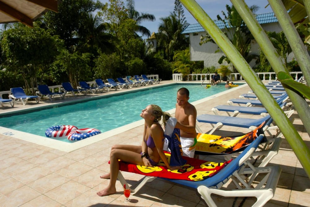 

Roma - Negril - Legends Beach Resort