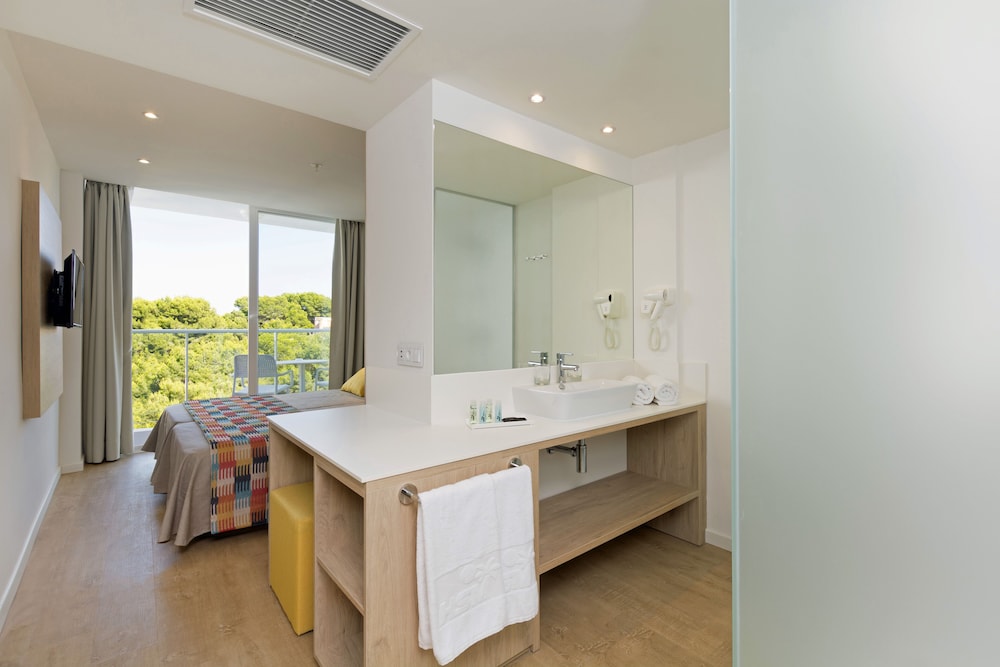 

Bari - El Arenal - Hotel HSM Son Verí