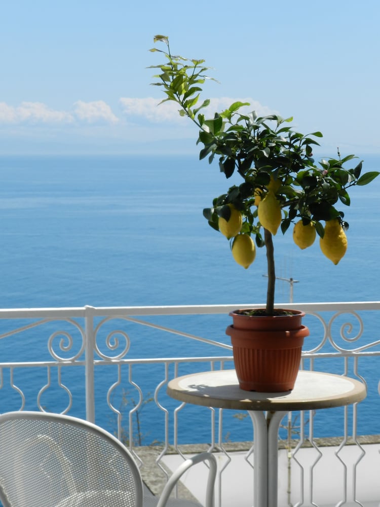 

Milano - Praiano - Hotel Holiday