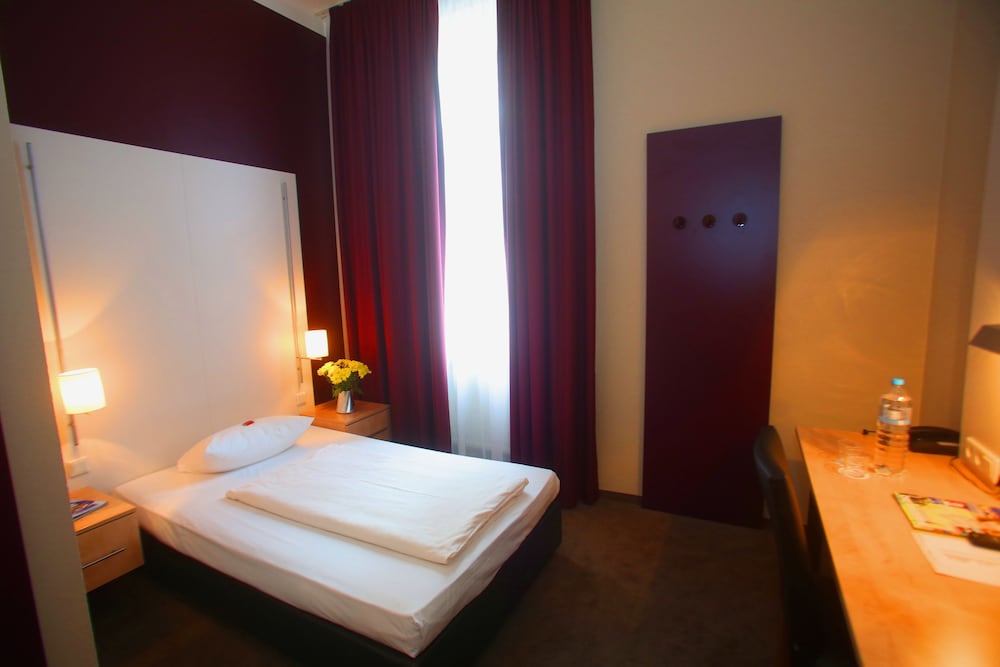

Napoli - Francoforte sul Meno - Hotel Columbus