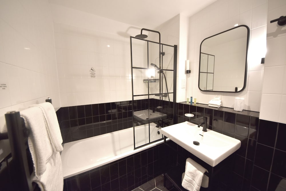 

Milano - Hook - The Elvetham Hotel