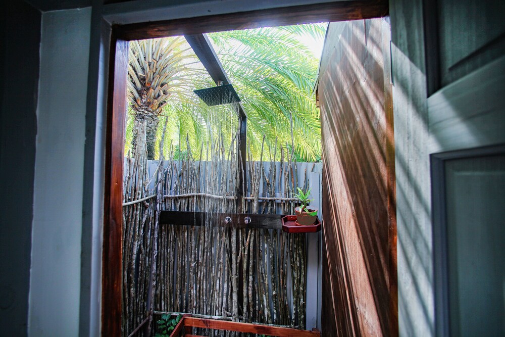 

Milano - Bolans - Conch Beach Cabins - Rumbus Beach