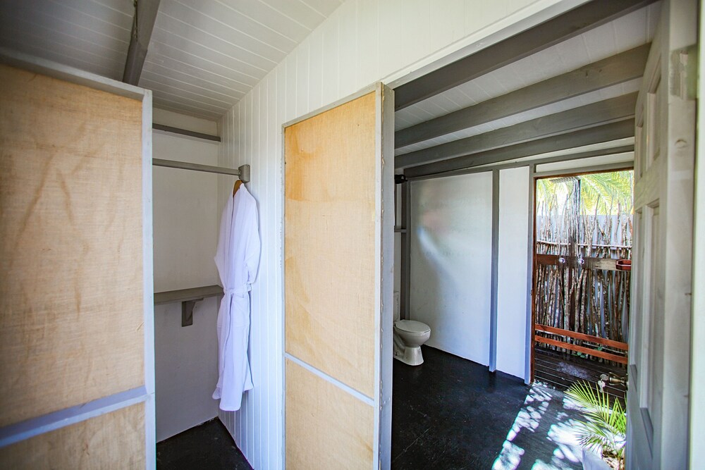 

Verona - Bolans - Conch Beach Cabins - Rumbus Beach