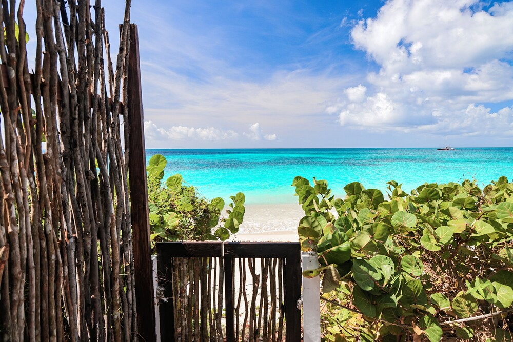 

Verona - Bolans - Conch Beach Cabins - Rumbus Beach