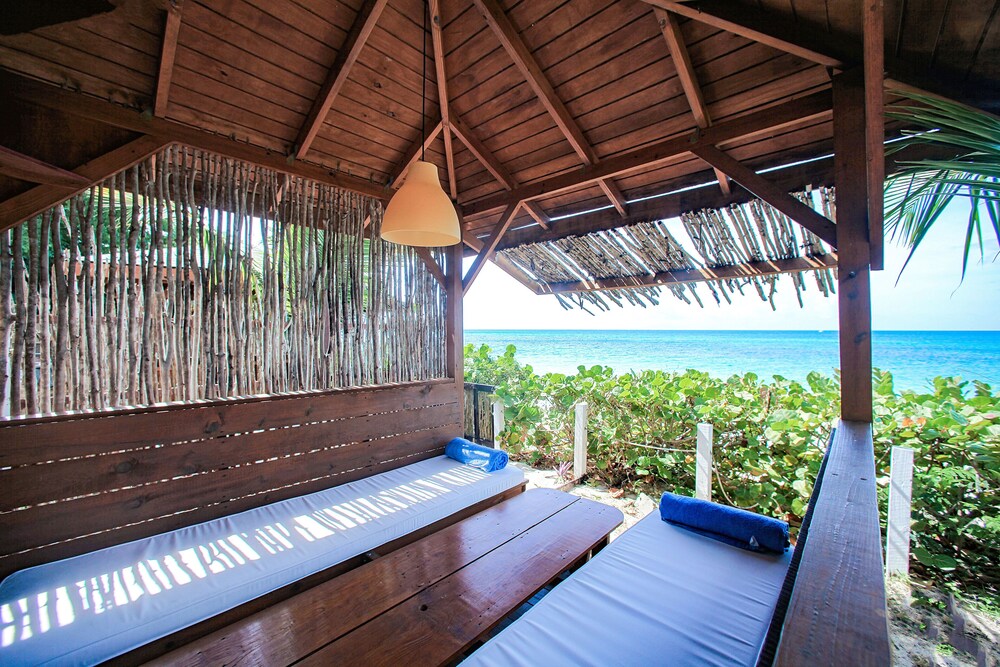 

Milano - Bolans - Conch Beach Cabins - Rumbus Beach