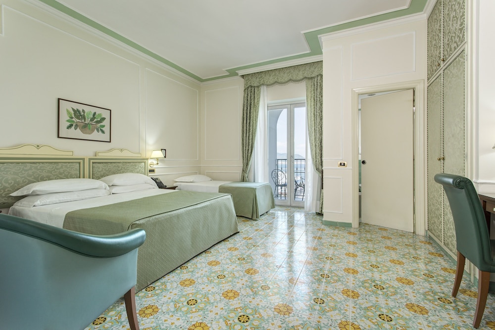 

Torino - Cetara - Lloyd's Baia Hotel