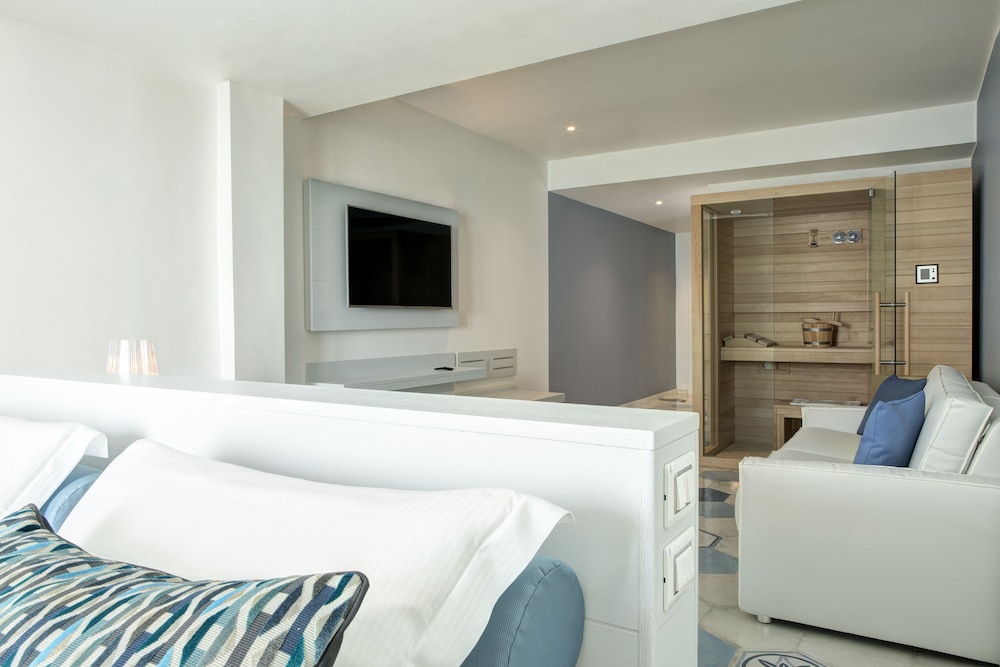 

Milano - Cetara - Lloyd's Baia Hotel
