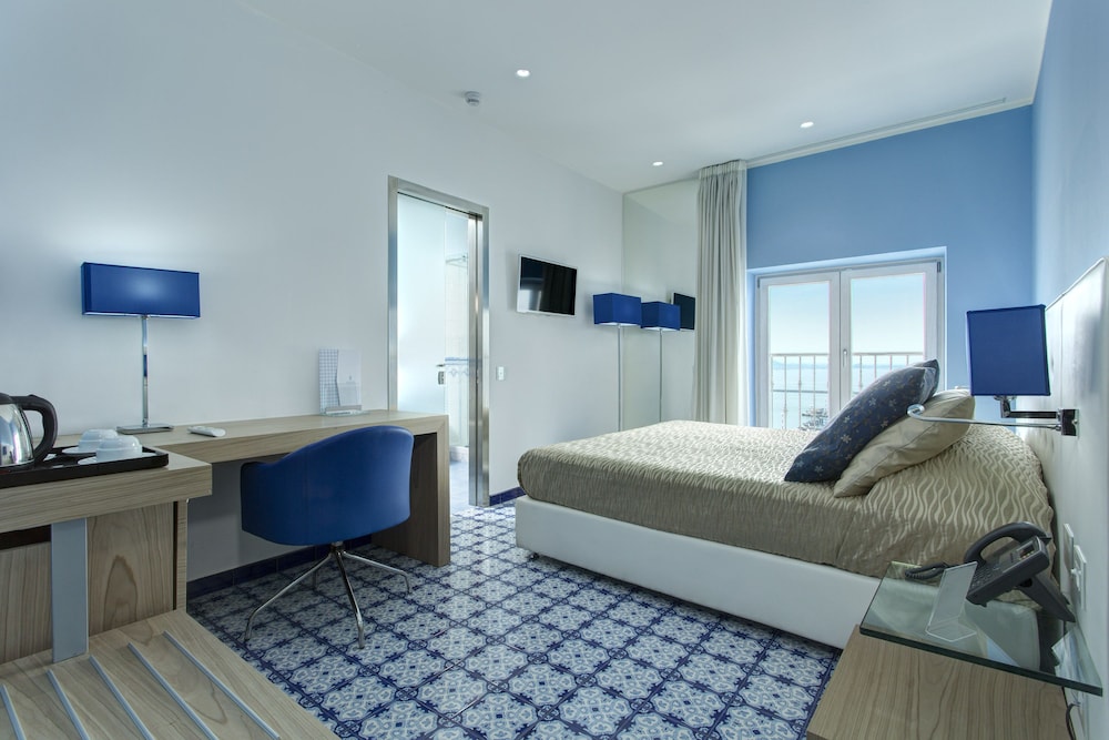

Catania - Cetara - Lloyd's Baia Hotel
