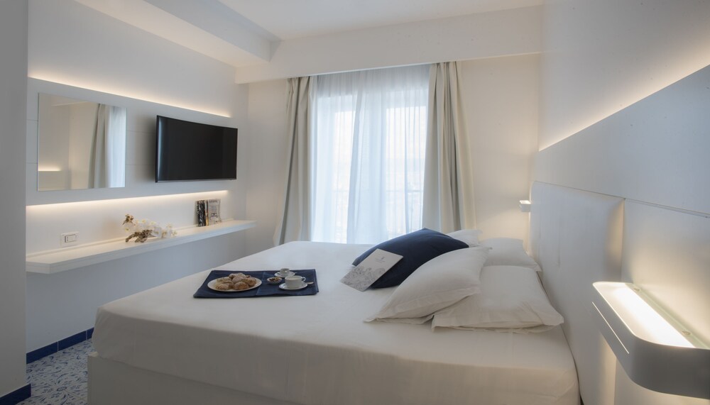 

Catania - Cetara - Lloyd's Baia Hotel