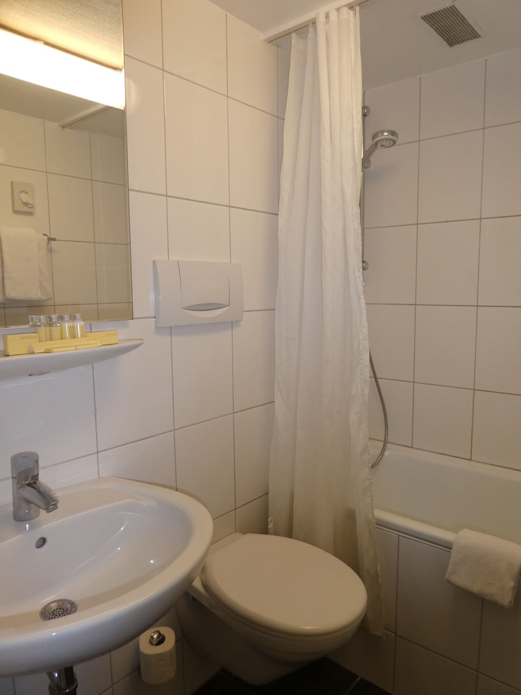 

Bologna - Dusseldorf - Hotel Monopol City Centre