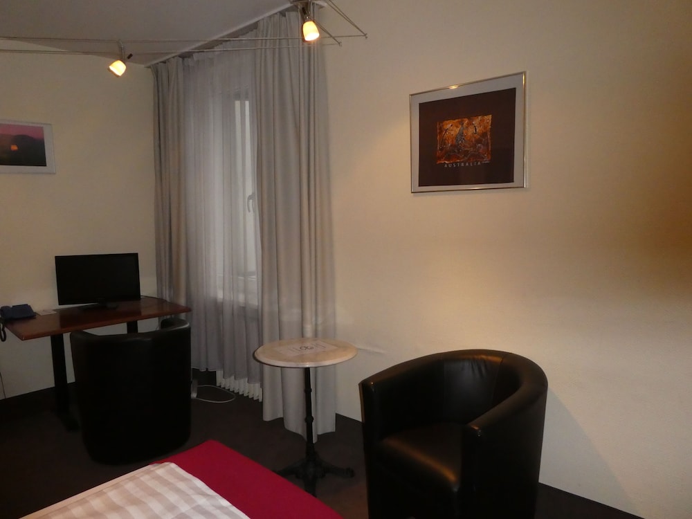 

Bari - Dusseldorf - Hotel Monopol City Centre