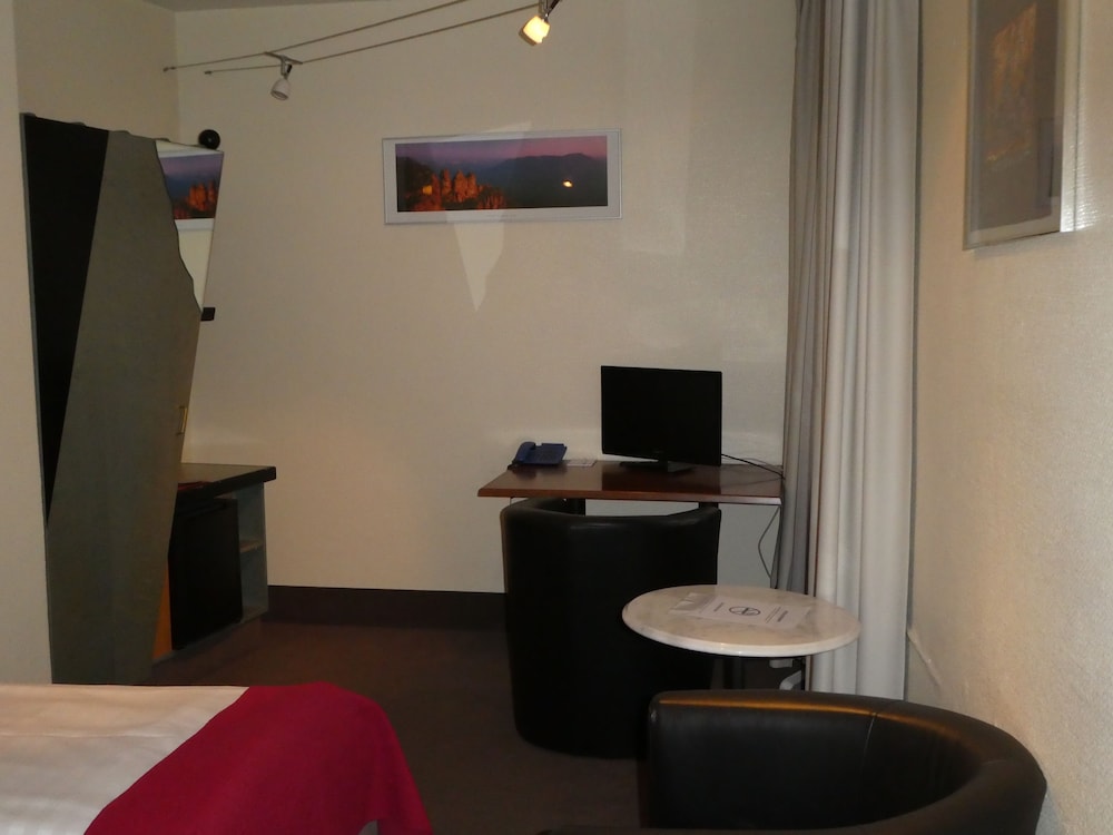 

Genova - Dusseldorf - Hotel Monopol City Centre