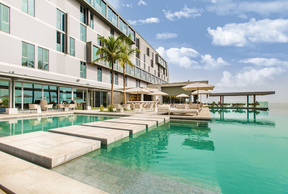 

Bologna - Conakry - Noom Hotel Conakry