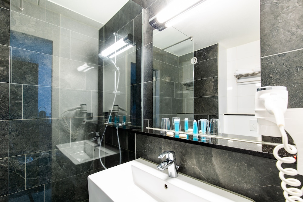 

Genova - Aalsmeer - Bastion Hotel Schiphol Hoofddorp